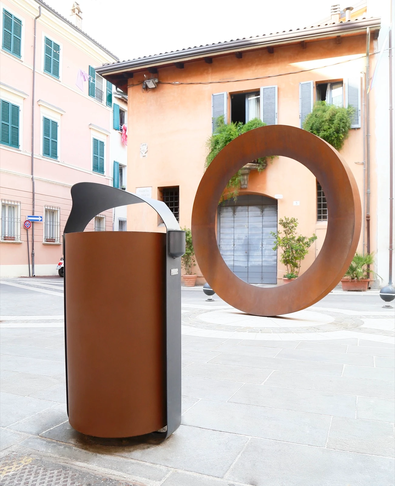 Fluxus Bin